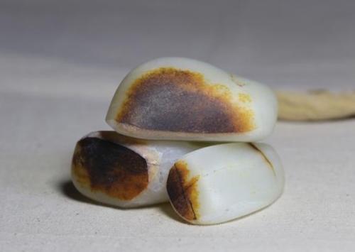 籽料和山料结构怎么看,揭秘玉石生成之谜